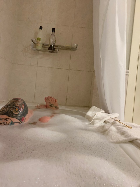 Leaked eelaitisi header onlyfans leaked