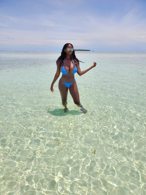 ellietheempress onlyfans leaked picture 2