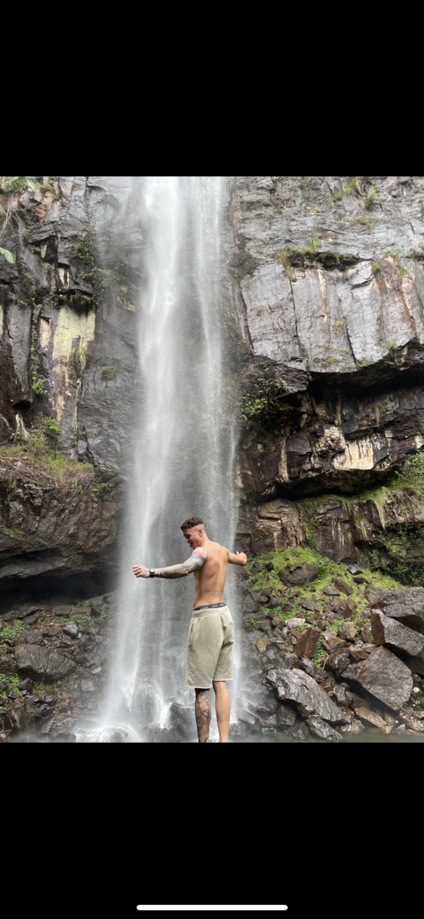 Leaked itsmeronezy header onlyfans leaked