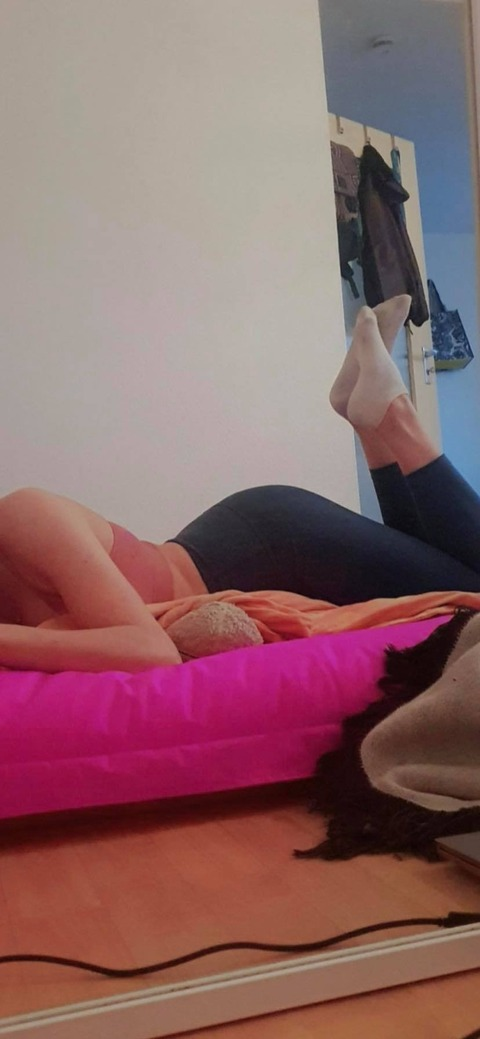 Leaked leonie_pfirsich20 header onlyfans leaked