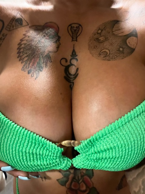 miss-chief22 onlyfans leaked picture 2