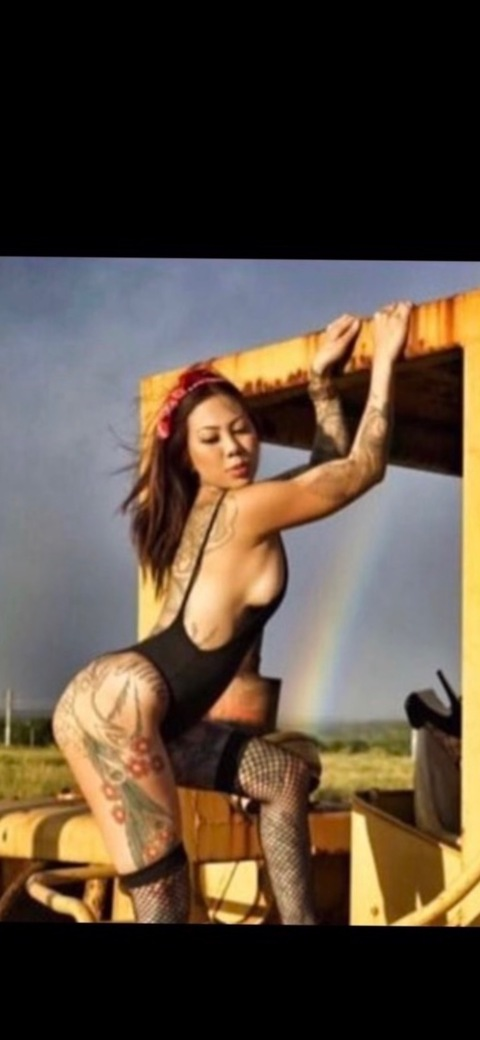 sachiyourfavoritelesbian onlyfans leaked picture 2