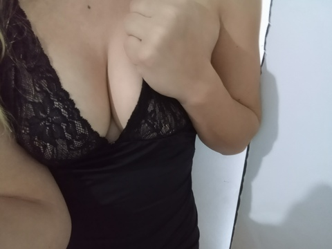 scarletthothot onlyfans leaked picture 2