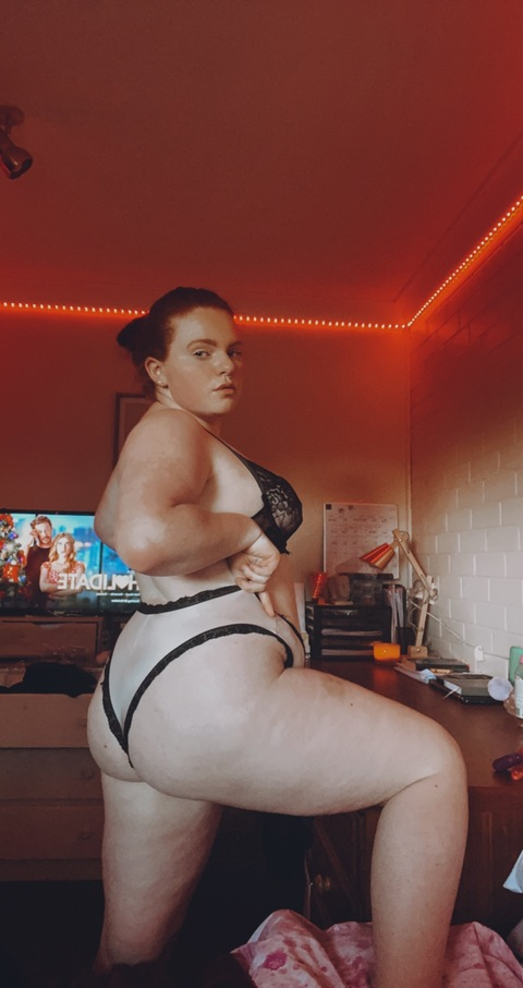 trish.h797 onlyfans leaked picture 2