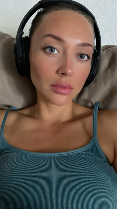 Leaked virginvivienne header onlyfans leaked